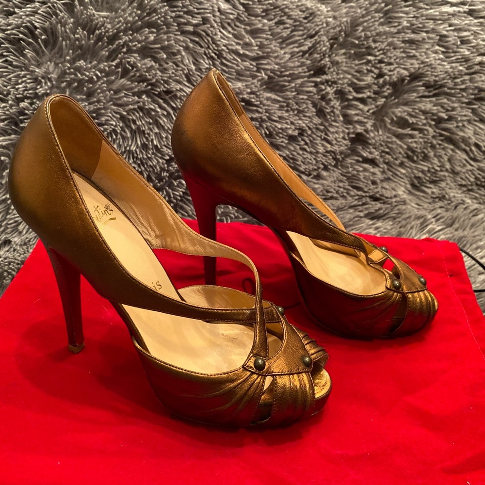 Christian Louboutin Scissor Girl Peep Toe Pumps